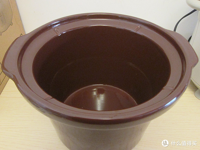 内锅。材质为陶瓷。