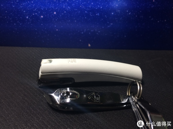 特殊形状的强人指甲剪，这个是用来剪脚指甲的，因为我又甲沟炎