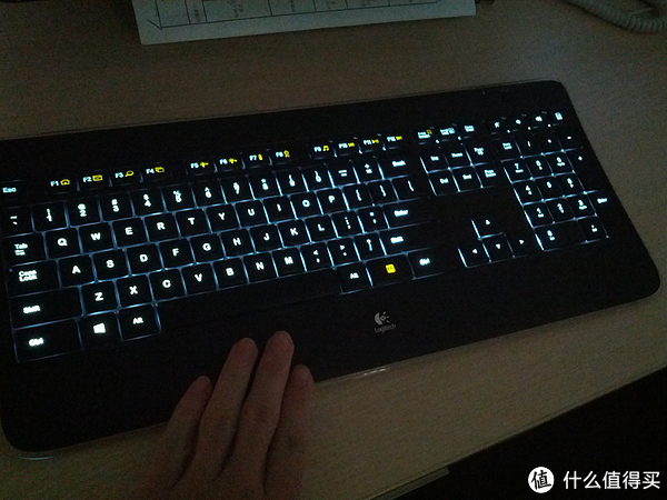 新低价：Logitech 无线背光键盘 K800（旗舰、光线感应、距离感应）