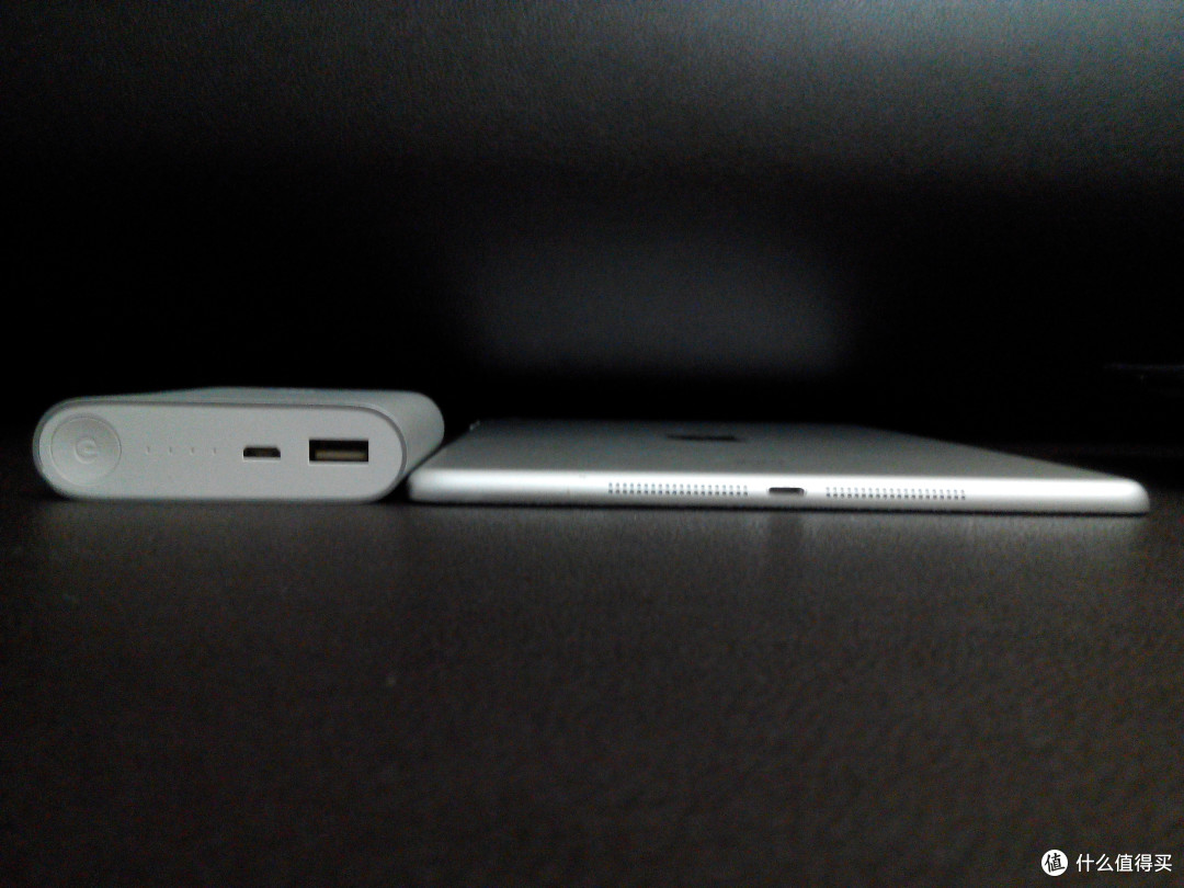 跟IPAD AIR厚度对比 跟IPAD AIR厚度对比