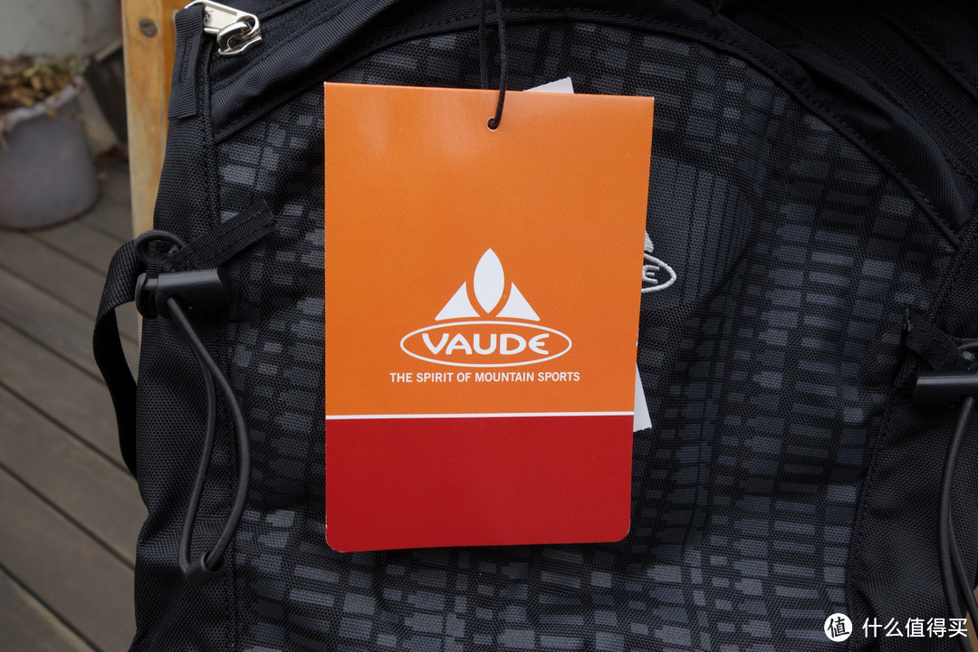 非专业旅游神器之一：VAUDE 沃德 专业户外旅行徒步背包 30+4L V2110002，顺便晒晒斯嘉丽