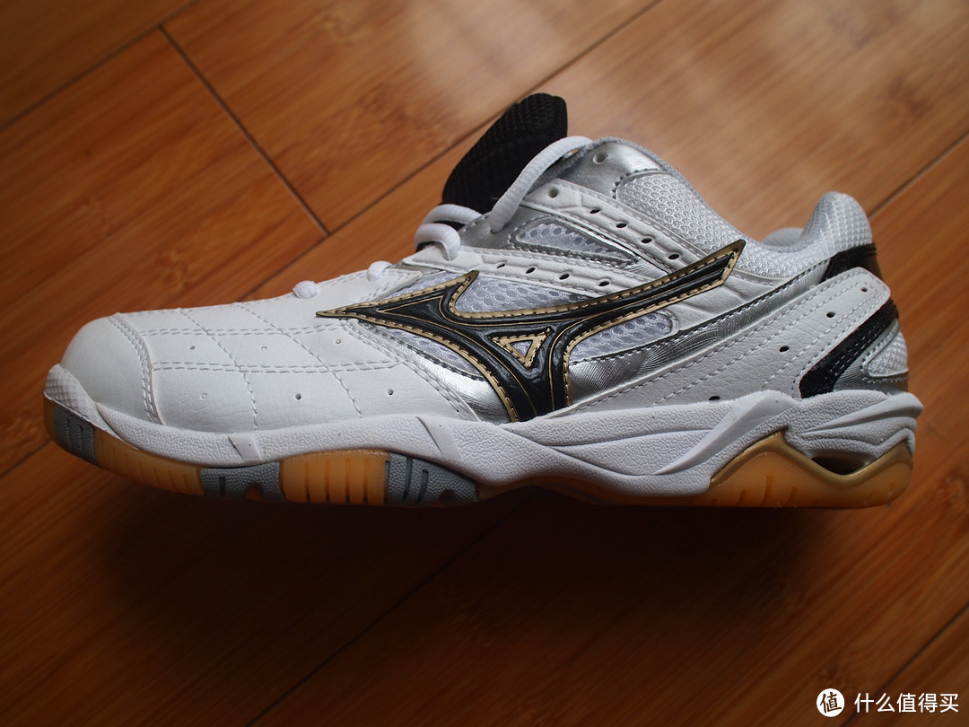 一低调，一风骚！mizuno 美津浓 中性羽毛球鞋 Y07KM14609+ 国产同价位羽球鞋对比