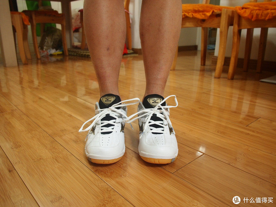 一低调，一风骚！mizuno 美津浓 中性羽毛球鞋 Y07KM14609+ 国产同价位羽球鞋对比