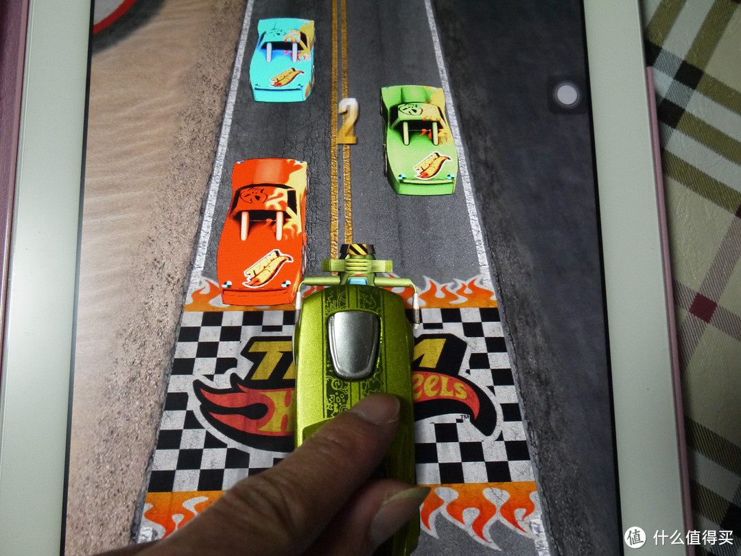 Mattel 美泰 Hot Wheels 风火轮 iPad 互动游戏 玩具车，首先你要有个iPad