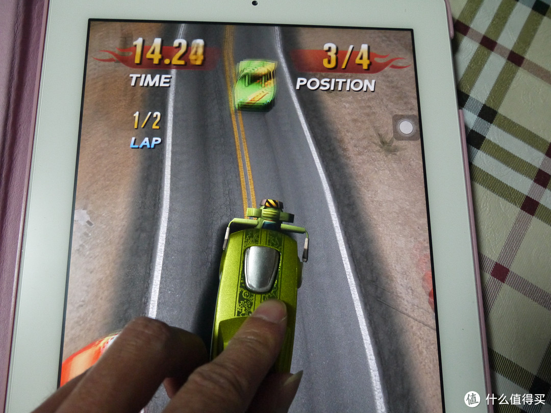 Mattel 美泰 Hot Wheels 风火轮 iPad 互动游戏 玩具车，首先你要有个iPad