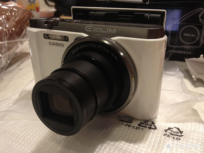 自拍神器之外的选择：CASIO 卡西欧 ZR1200 数码相机
