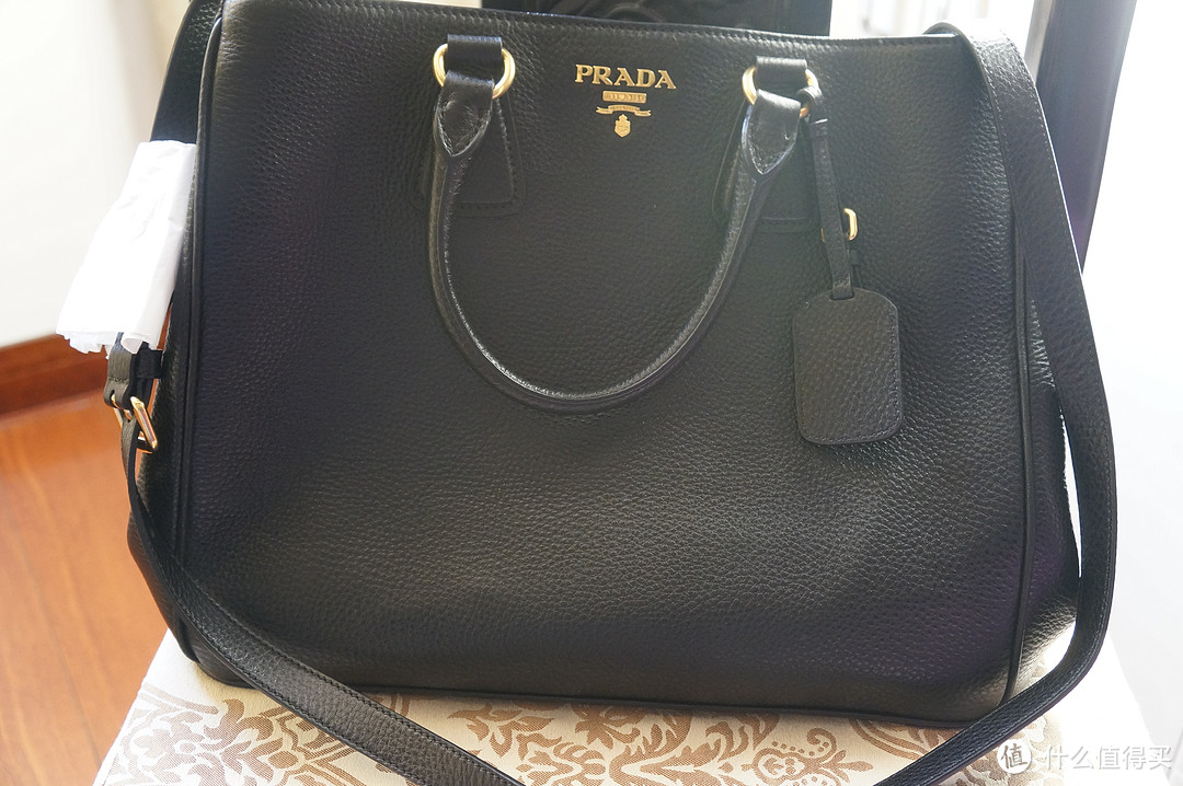 生日=买单日，LD送给自己的礼物——PRADA 普拉达 女士简约真皮手提包 BN2423