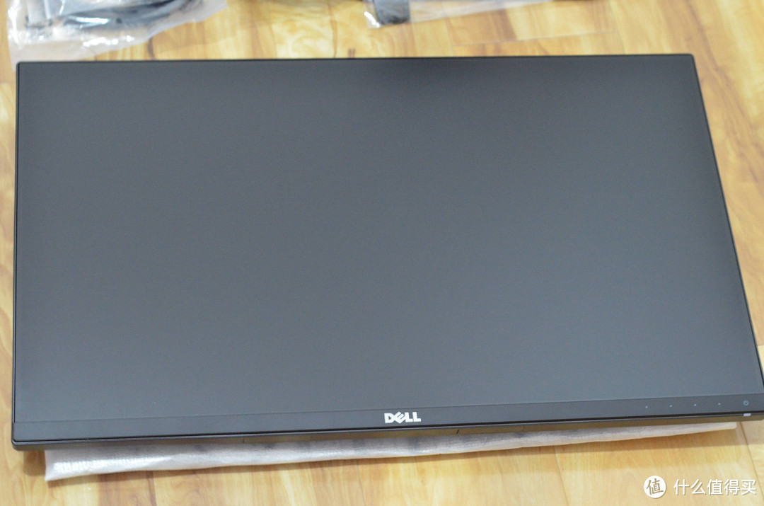 换新回来的 Dell 戴尔 UltraSharp U2414H AH-IPS 显示器