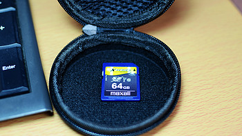 这是神价吗？158元包邮的 Maxell 麦克赛尔 64G SDXC高速存储卡（UHS1）+ 耳机收纳盒