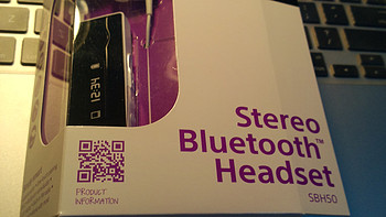 索尼 SBH50 智能蓝牙耳机外观展示(开机键|充电口|充电器|数据线|耳机孔)