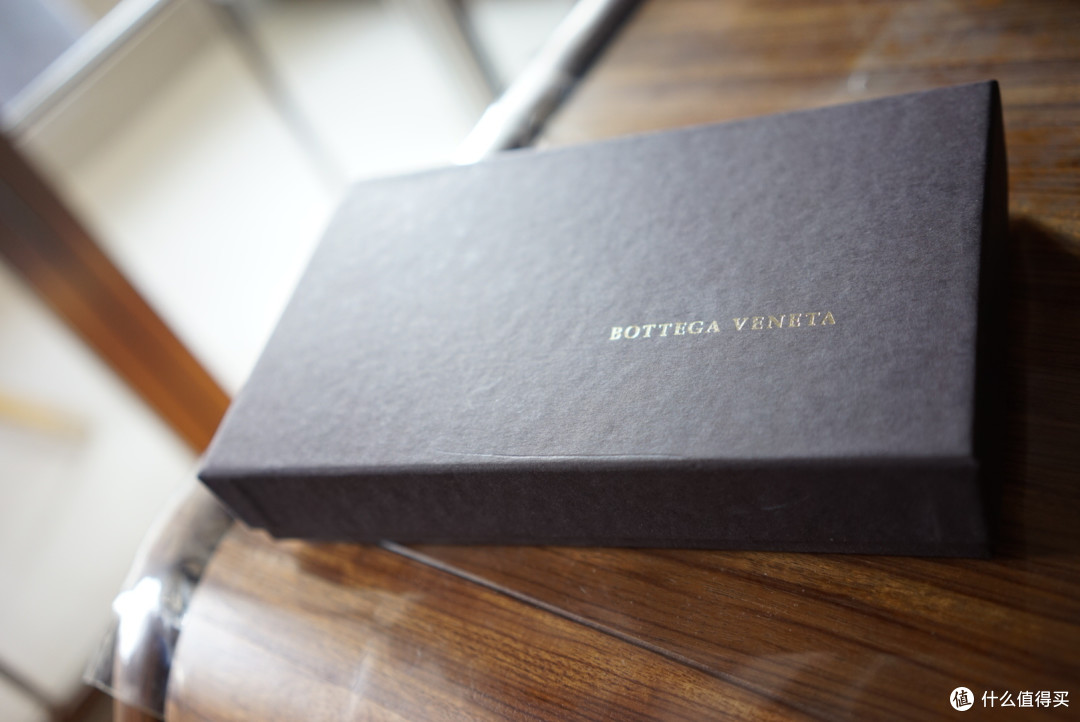 英国归来,给自己的新年礼物:Louis Vuitton DISTRICT 男款单肩包 N41260 + BOTTEGA VENETA BV 宝缇嘉 编织长款钱包