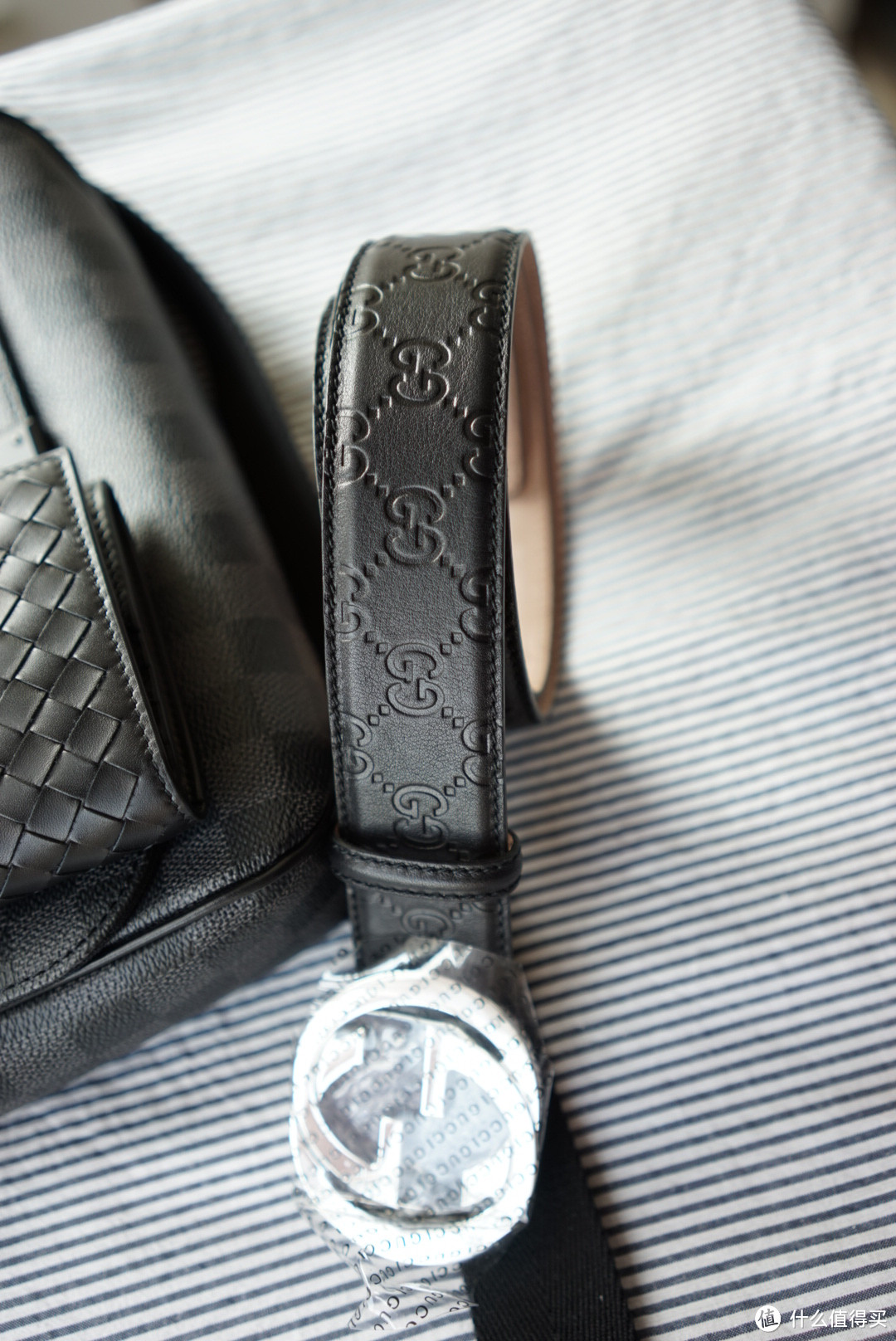 英国归来,给自己的新年礼物:Louis Vuitton DISTRICT 男款单肩包 N41260 + BOTTEGA VENETA BV 宝缇嘉 编织长款钱包