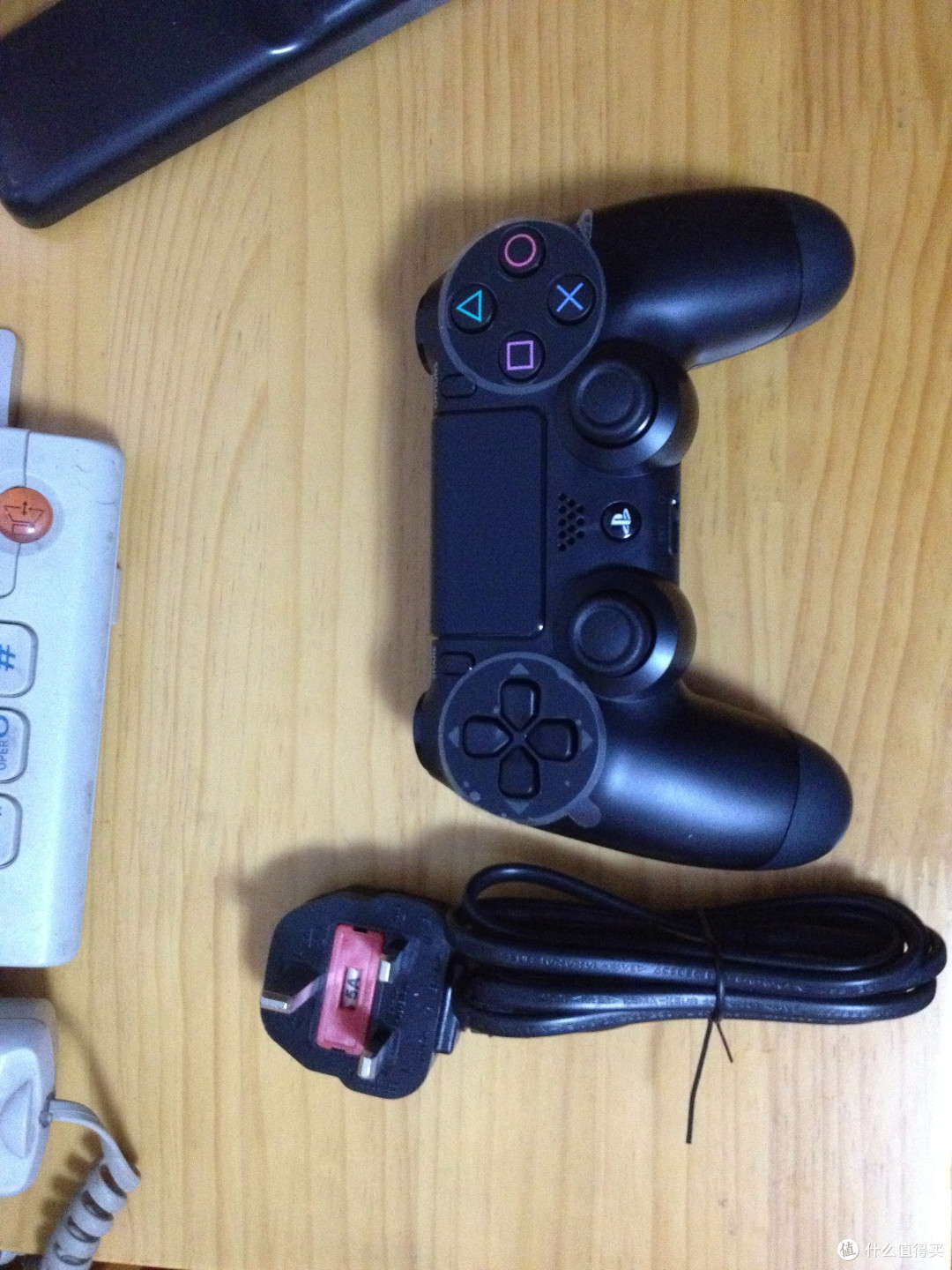 欧版电源和PS4手柄