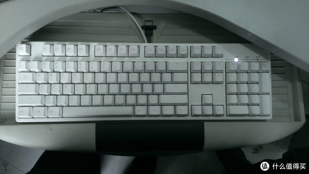 IKBC F104 背光机械键盘 白色茶轴