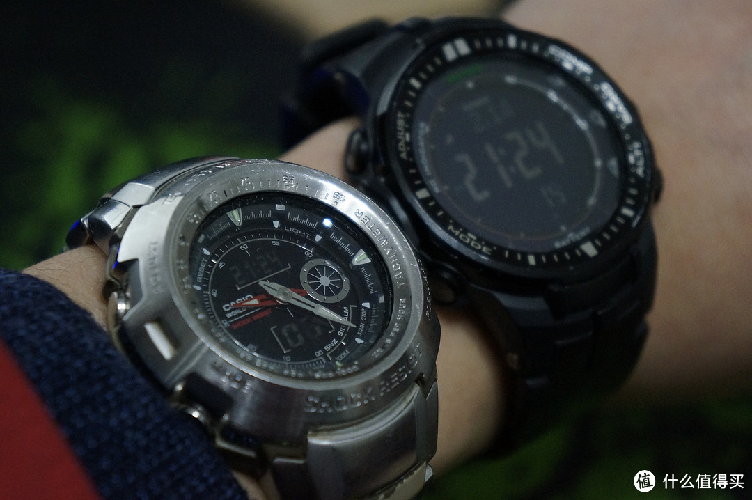 Casio 卡西欧 PRW-3000-1CR 登山系列 男款腕表 + MOVADO 摩凡陀 2100004博物馆系列 情侣款 女款时装腕表