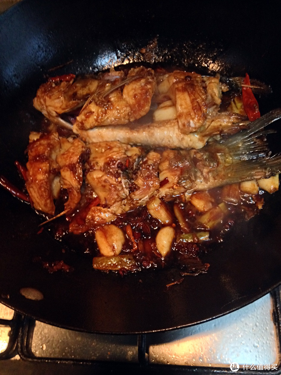 深夜食堂：柴锅炖鱼和红烧肘子