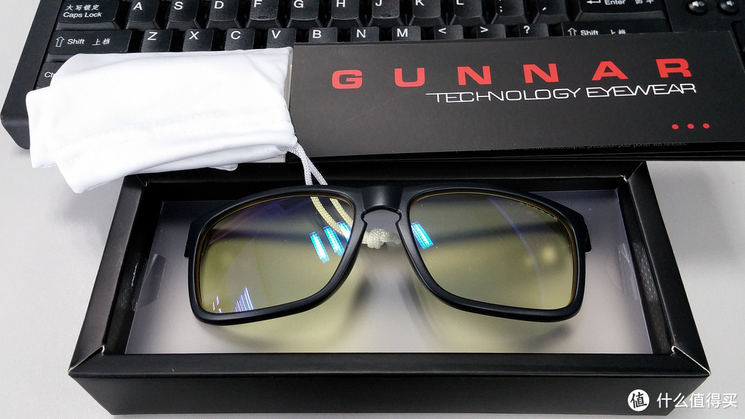 张扬的Mountain Hardwear 山浩 Tablet 通勤背包 + 低调的Gunnar Optiks INT-00101 防疲劳眼镜