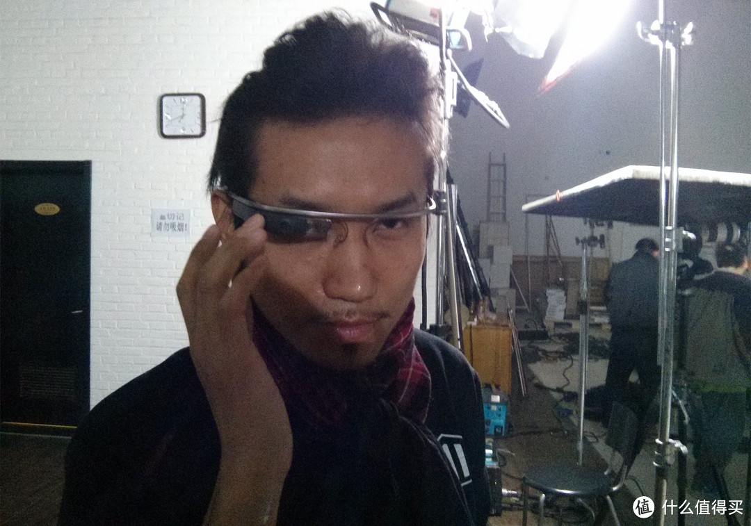 #谷歌眼镜漂流计划#  Google Glass V2，有Tesla，有模，还有《男人装》！