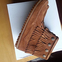 Minnetonka 迷你唐卡 Double Fringe Side Zip 流苏短靴