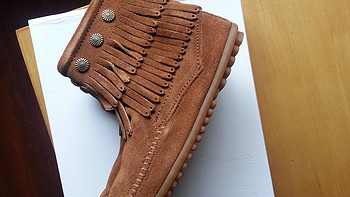 Minnetonka 迷你唐卡 Double Fringe Side Zip 流苏短靴