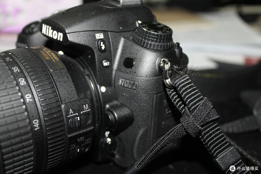 D7000的牌子和140标志