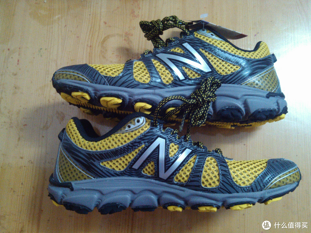 New Balance 新百伦 M3090v2、MT810V2 男款跑鞋对比