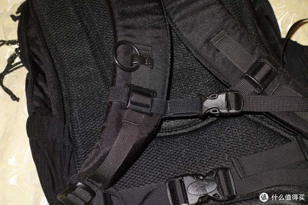 ARC‘TERYX 始祖鸟 Mantis Daypack 26L 日常背包 + 土拨鼠速干T恤 + 北面冲锋裤