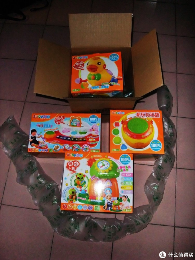 奶爸晒四款auby 澳贝玩具:趣味小树 463425,乖乖小鸭 463318,音乐拍拍