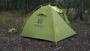 带上帐篷去野营：KAILAS 凯乐石 三季野营帐 (新月)  KT300211