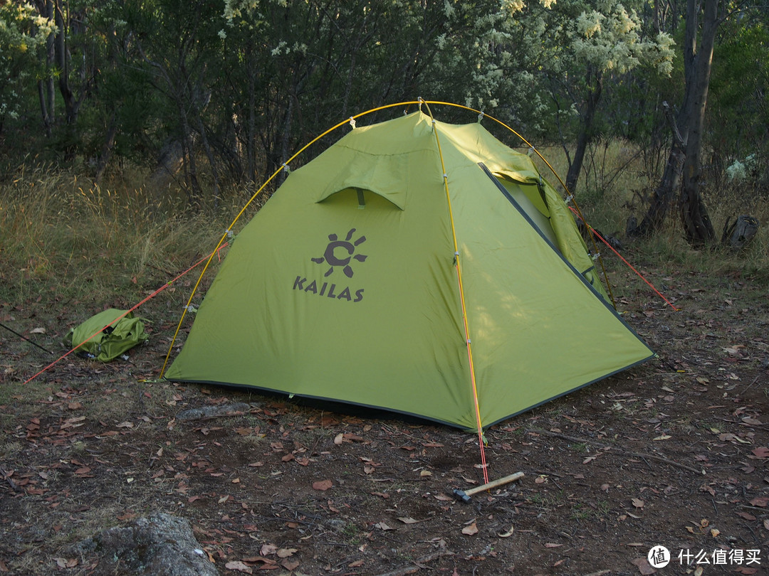 带上帐篷去野营kailas凯乐石三季野营帐新月kt300211