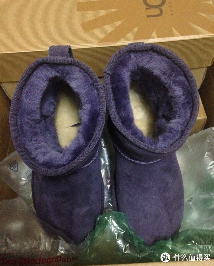 给女神补的女生节礼物：UGG® Australia 经典款雪地靴 + Caraby 皮质中筒女靴