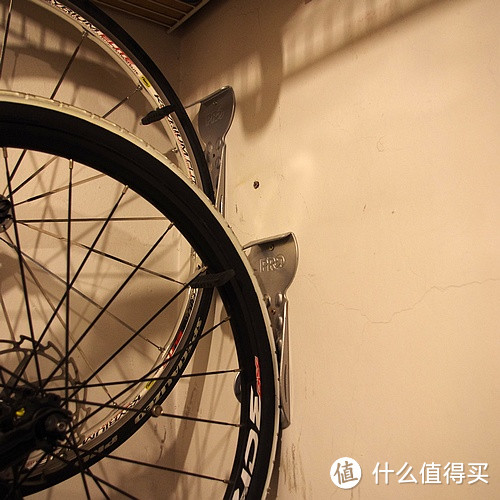 让运动器材能成为个性装饰品：自行车挂墙解决方案大全