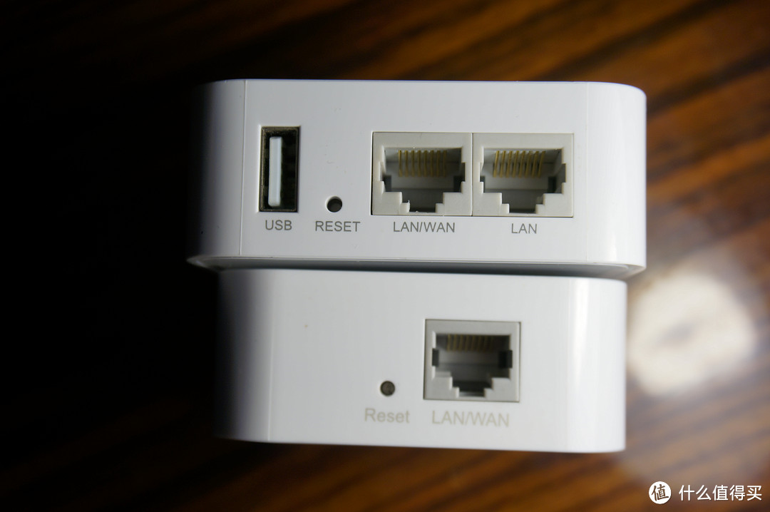 多出来的一个LAN口和Mirco USB供电口