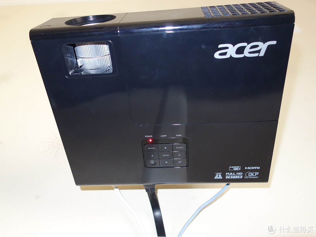 追求性价比：Acer 宏碁 P1500 投影仪 + 信鸽 电动投影幕布 + 支尔成 PR01 投影仪吊架