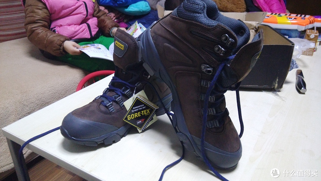 从大坑中爬出的 Vasque Taku Hiking Boots 男款徒步靴 + Marmot 土拨鼠 Guides 女款户外羽绒服