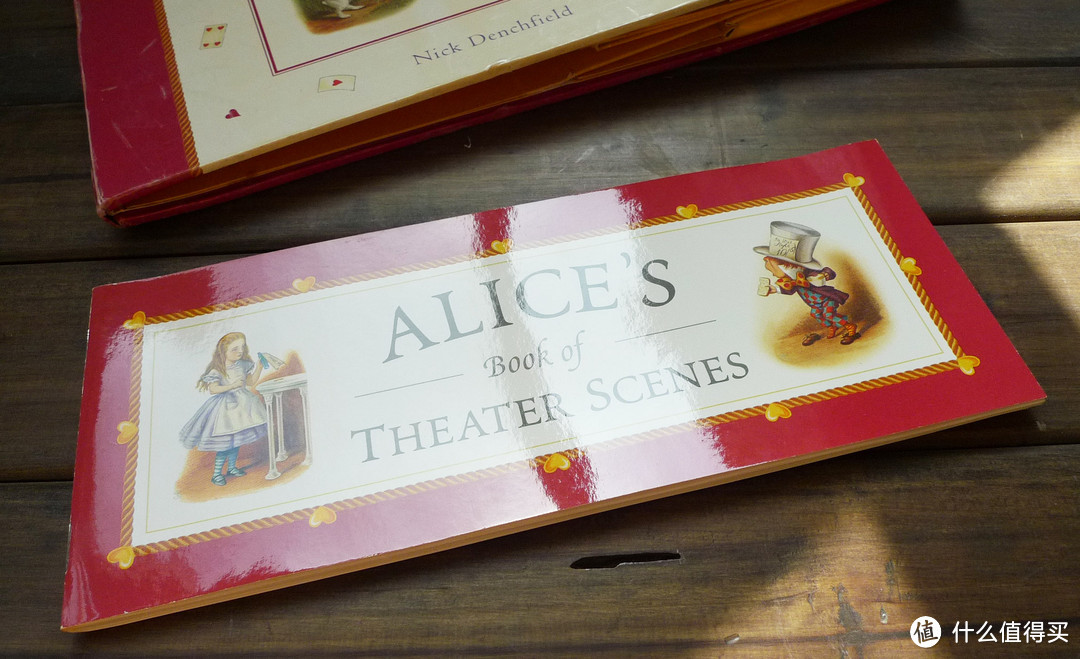 带你梦游仙境：《Alice's Pop-up Theatre Book》爱丽丝立体剧场玩具书