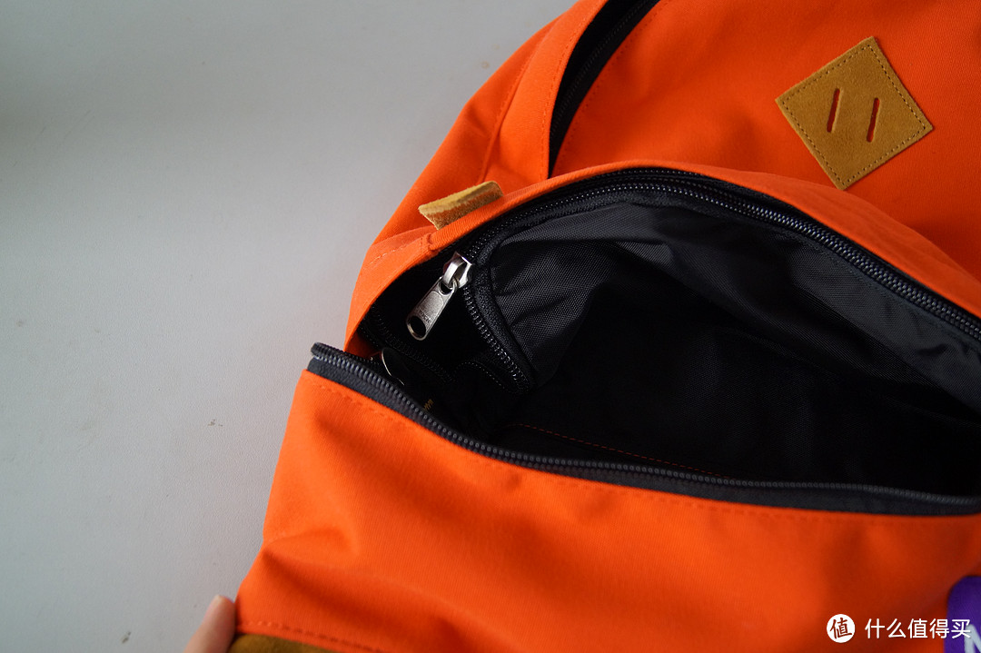 TNF Medium Day Pack 背包 和 鬼冢虎 Alliance 跑鞋