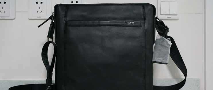 希少】TUMI CENTROVENEZIA CROSSBODY 68602JT トュミ チェントロ 希少】TUMI CENTROVENEZIA CROSSBODY 68602JT トュミ チェントロ