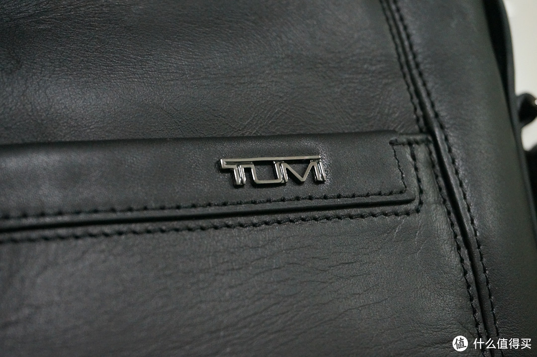 Tumi Luggage Centro Venezia Leather  男款单肩斜挎包