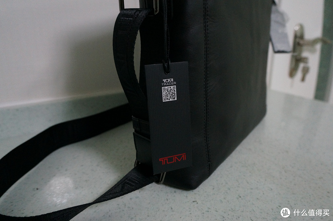 Tumi Luggage Centro Venezia Leather  男款单肩斜挎包