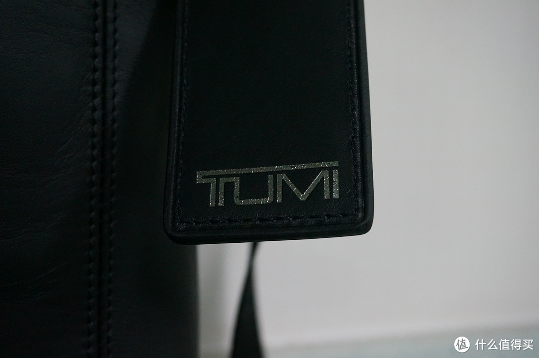 Tumi Luggage Centro Venezia Leather  男款单肩斜挎包