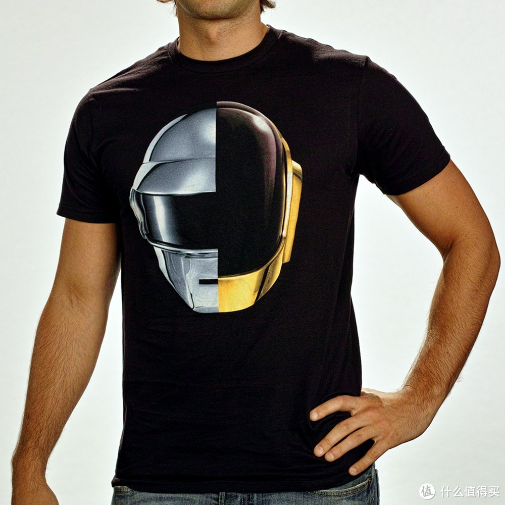 Daft Punk蠢朋克乐队发布第一个官方拼接头盔Tee 定价40美元