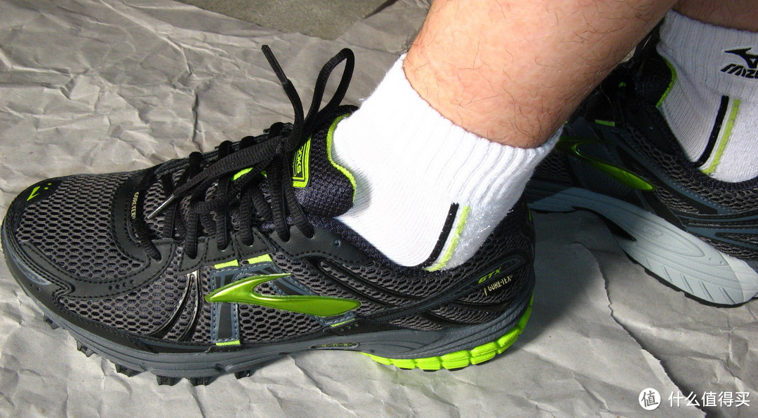 跑向春天——黑绿色 Brooks 布鲁克斯 Adrenaline™ ASR™ GORE-TEX 越野跑鞋