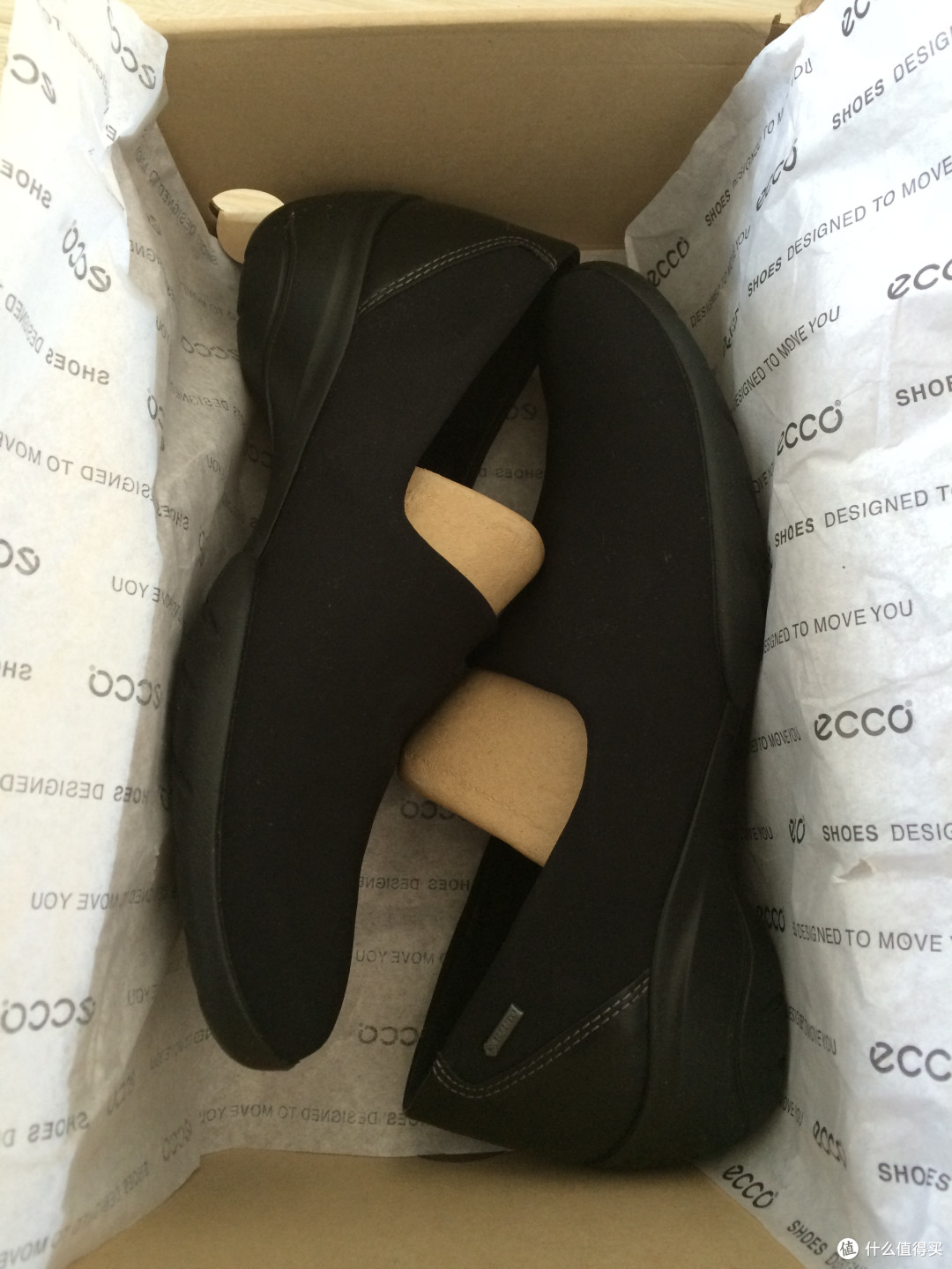 女汉子的装备：UGG Rowland 女款雪地靴 +ECCO 爱步 Rise GTX 女款平底鞋 + new balance 新百伦 M990 + 白菜价 Levi's 李维斯 牛仔裤