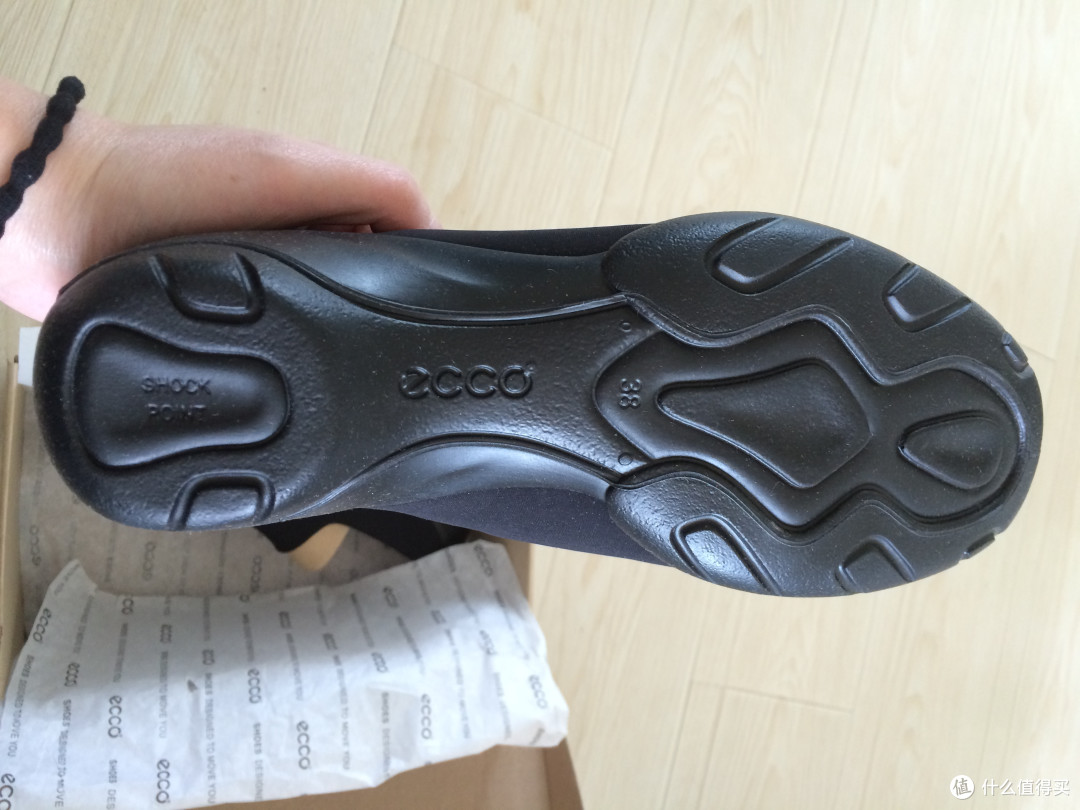 女汉子的装备：UGG Rowland 女款雪地靴 +ECCO 爱步 Rise GTX 女款平底鞋 + new balance 新百伦 M990 + 白菜价 Levi's 李维斯 牛仔裤