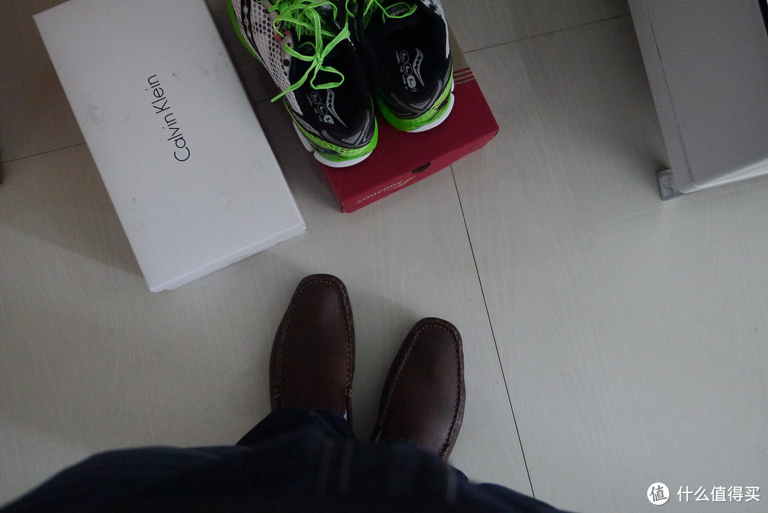 正装、跑步两不误：Calvin Klein Deauville Medium 男款正装皮鞋 + Saucony 索康尼 Triumph 10  男款跑鞋