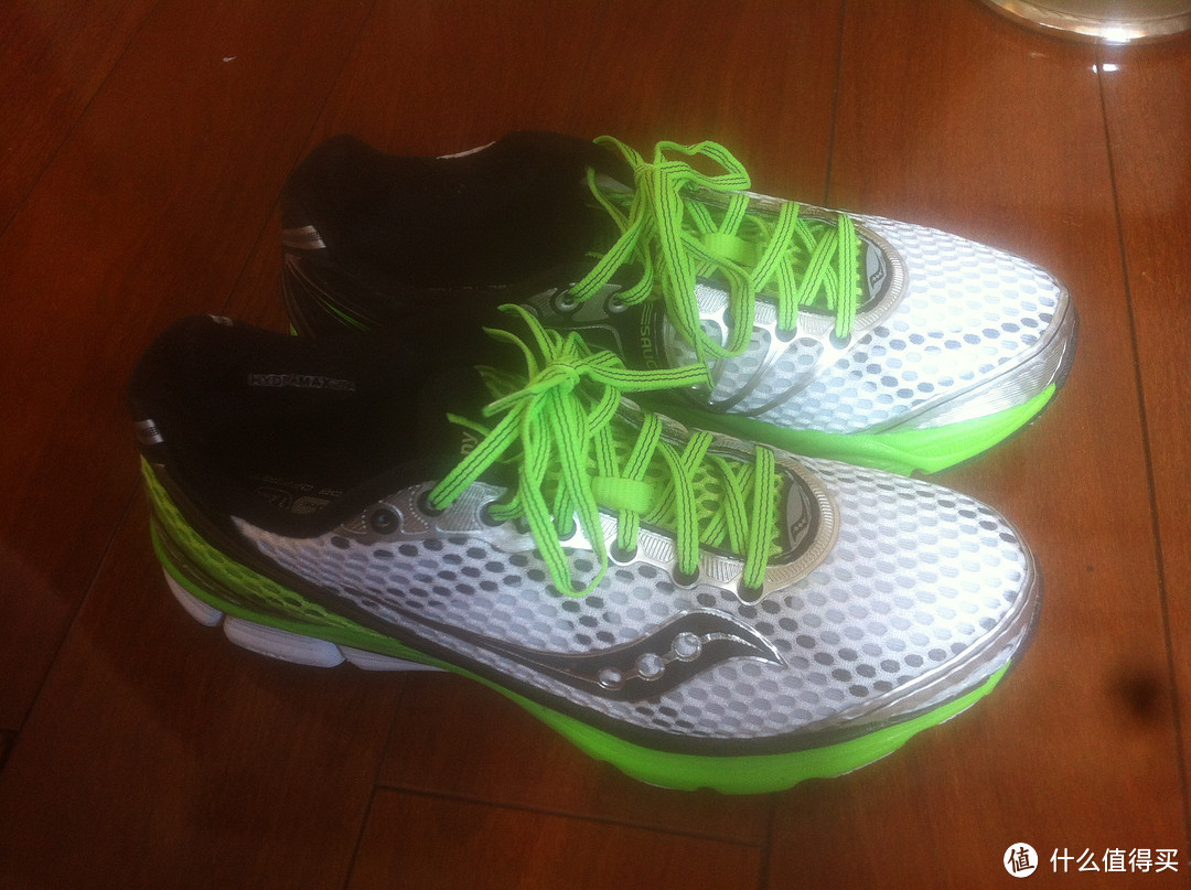 减肥胖子谈跑鞋：外行测评Saucony 索康尼 Triumph 10 男款 *级缓震慢跑鞋+ASICS 亚瑟士 GT-2000 男款跑鞋，附跑鞋选购建议