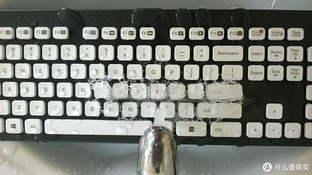 不信宣传信实践：给 Logitech 罗技 K310 可水洗键盘 洗澡