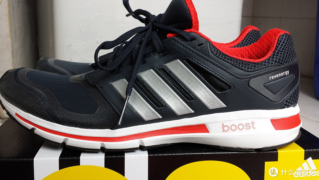 学生党的 adidas 阿迪达斯 BOOST系列 男款跑步鞋 D66245