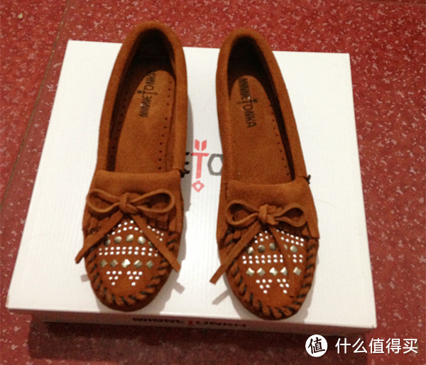 3双Minnetonka 迷你唐卡 女鞋：Kilty Peace Sign Moccasin、Studded Moccasin、Double Fringe Side Zip Boot